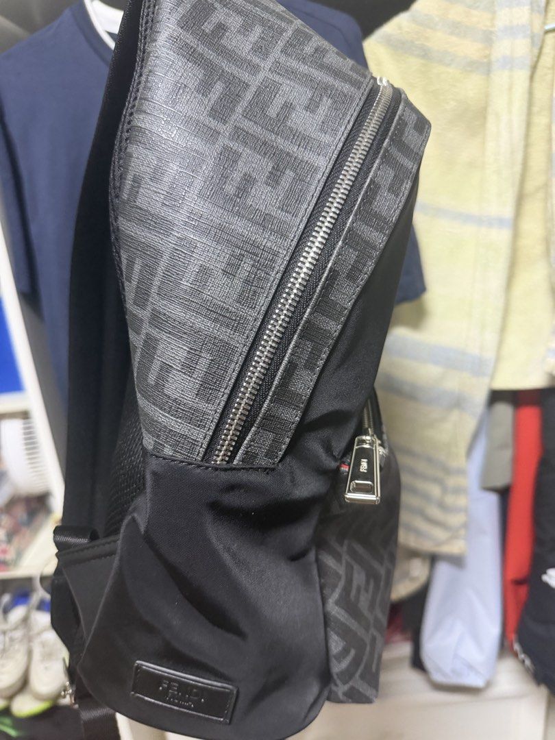 Fendi diagonal backpack （分類：手袋及銀包）位於 Hong Kong。 由 actuallyjc12 提交（商品編號 1447844784，圖片 2）。簡介： 原價:$10,799 啲膠拆埋 17L 只面交 不接受電子支付 響邊度約可以談。