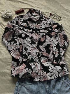 (Category: ) located in . Submitted by evermorethrift (Listing ID 1447796013, Image 1). Description: .