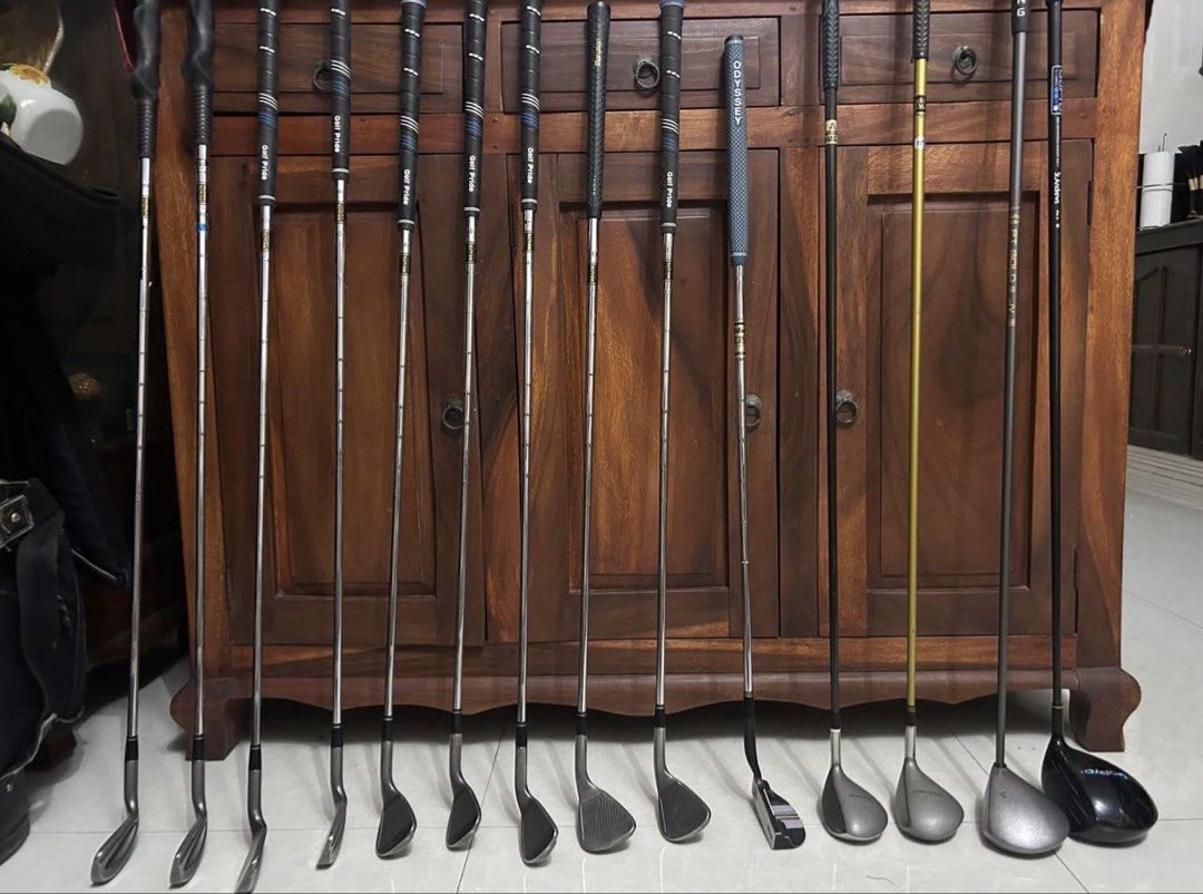 FOR SALE: Lefty golf set for beginners (Category: Golf) located in Manila. Submitted by ch4mpagnemami (Listing ID 1447810961, Image 2). Description: - Full set of golf clubs - Includes driver, irons (3-SW), and putter - Maruman Verity XI irons (some Odyssey branding) - Callaway golf bag (black with white accents) - Ideal for beginners or intermediate players - Ready for the course RFS: extra golf set 📍pick up las pinas.