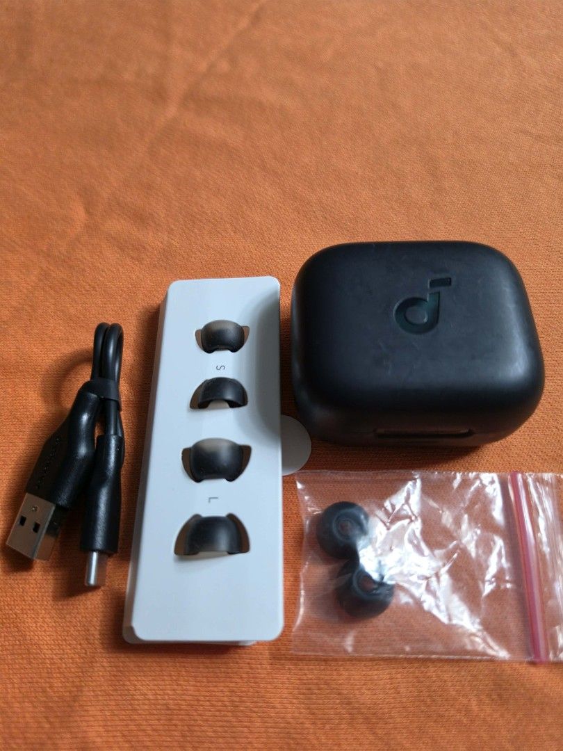 FOR SALE SNDCORE EARPHONE (Category: Earphones) located in Quezon City. Submitted by jeweeeel0221 (Listing ID 1447715229, Image 1). Description: fs: soundcore r50i nc condition : 10/10 for the sounds 9/10 for the case (due to daily use) rfs: will buy in clip earphone inclusions: unit, charging case, cord, extra eartips WALANG BOX 🫠 MSG ME!.