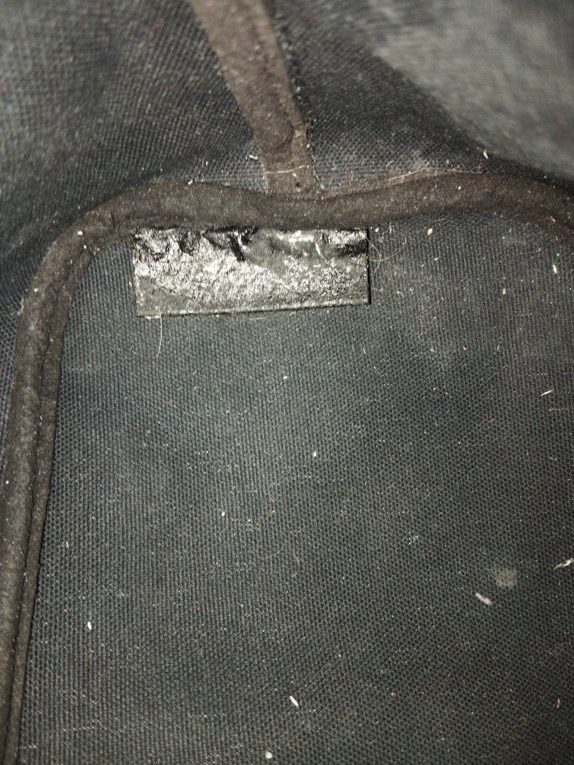 Givenchy tote (Category: Luxury Bags & Wallets) located in Makati City. Submitted by fiercewind.7bf54e (Listing ID 1447880650, Image 2). Description: erased code with pouch medium bag sign of use only.
