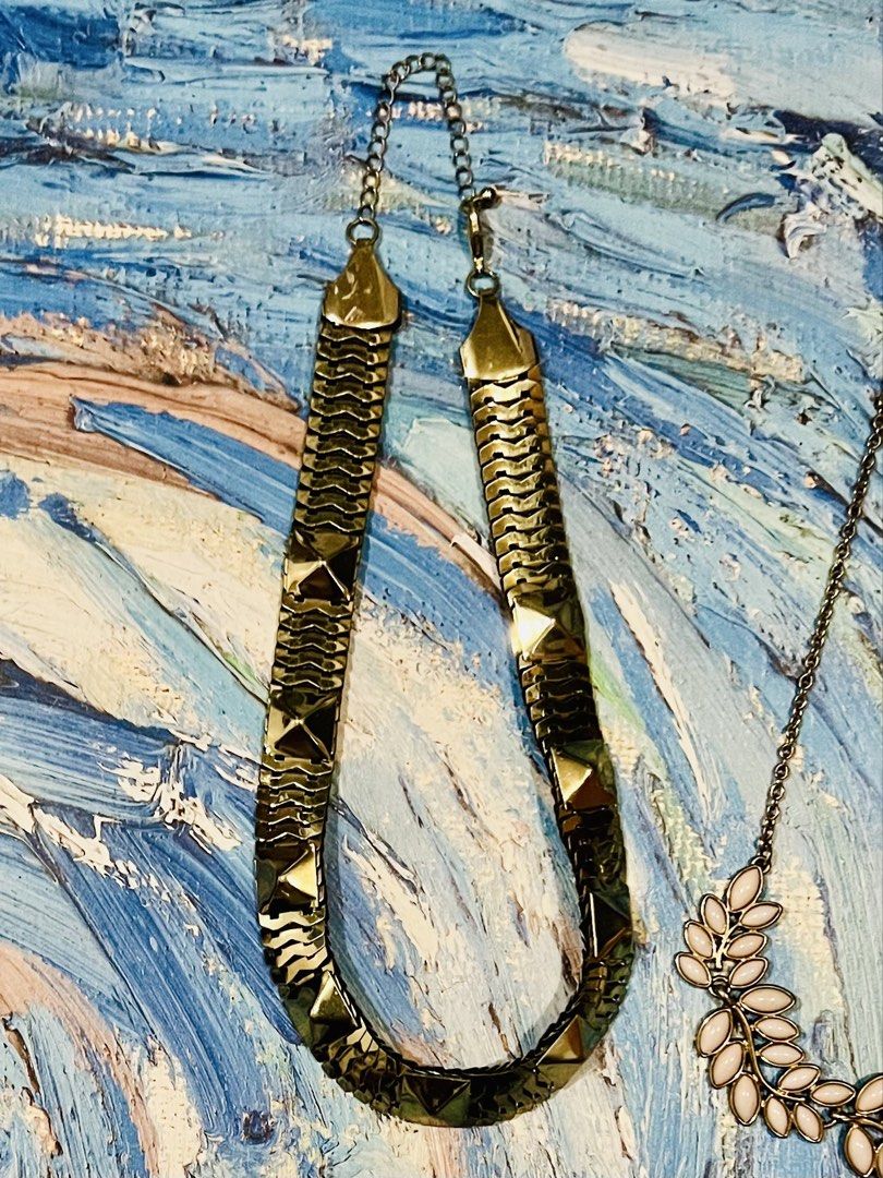 Gold Necklaces Set (3 pcs.) (Category: Necklaces) located in Quezon City. Submitted by katchierandomness (Listing ID 1447754634, Image 2). Description: Costume jewelry. All choker length. Price is for all 3 necklaces . You can pay via GCash, Maya or BPI QR code..