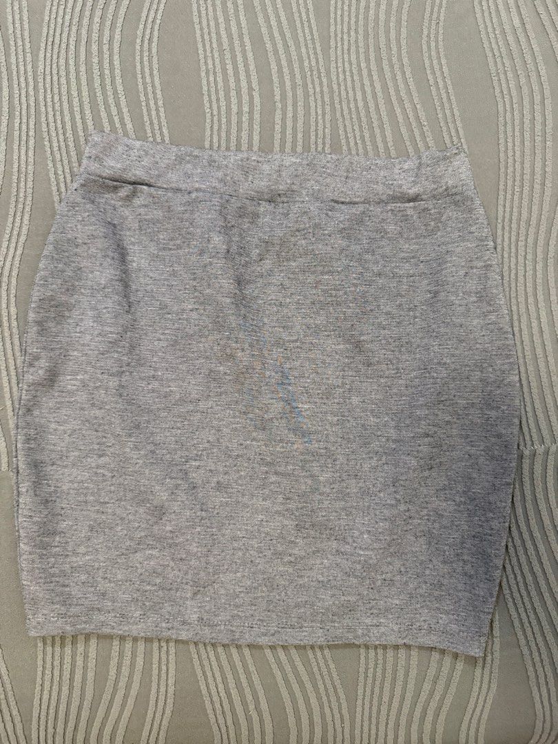 Gray Sleeveless Top and Mini Skirt Set (Category: Sets or Coordinates) located in Arayat. Submitted by decluk8 (Listing ID 1447880375, Image 3). Description: Size: S-M .