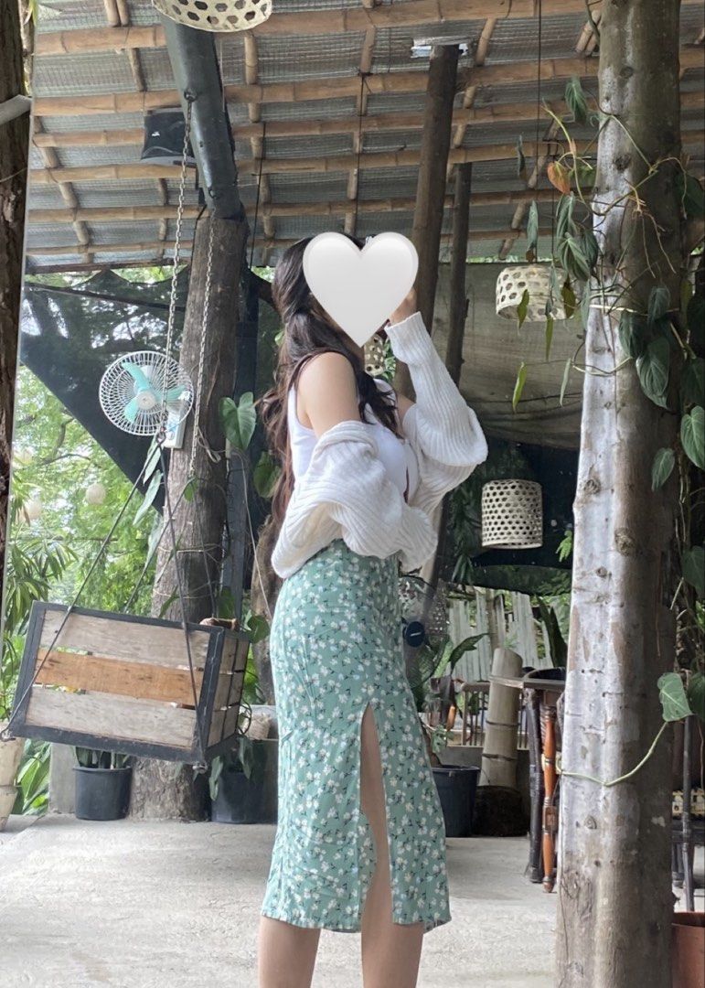 Green Floral Slit Skirt (Category: Dresses) located in Arayat. Submitted by decluk8 (Listing ID 1447877869, Image 2). Description: Size: S Needs steaming/ironing.