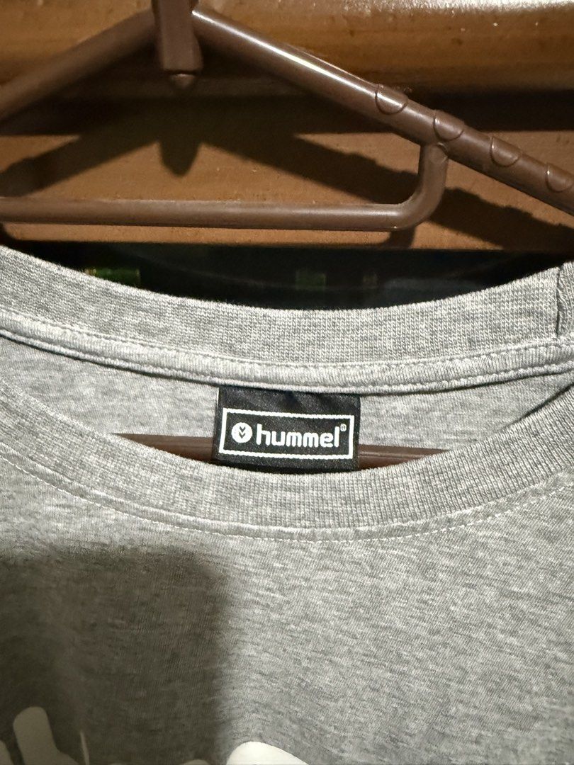 Grey Hummel T-shirt (Medium) (Category: Shirts) located in Quezon City. Submitted by halpharagus (Listing ID 1447829547, Image 2). Description: - Classic grey t-shirt - Features white Hummel logo on the front - Comfortable material for everyday wear - Simple and timeless design - A versatile addition to any wardrobe .