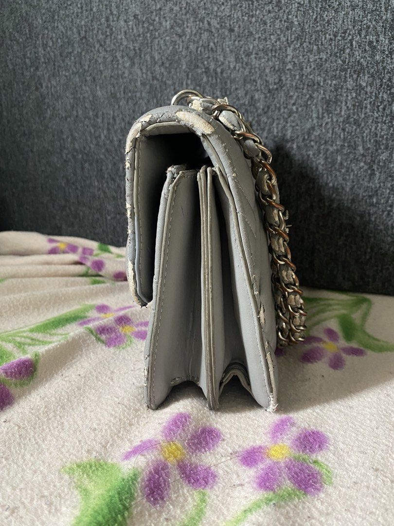 Grey Quilted Chain Shoulder Bag with 'JM' Logo (Category: Luxury Bags & Wallets) located in Baguio. Submitted by cfaye_278 (Listing ID 1447701458, Image 2). Description: - Grey quilted shoulder bag - Silver 'JM' logo clasp - Silver chain strap - Some wear and tear on edges and strap (please check photos) - Still a cute bag for everyday use NEGOTIABLE.