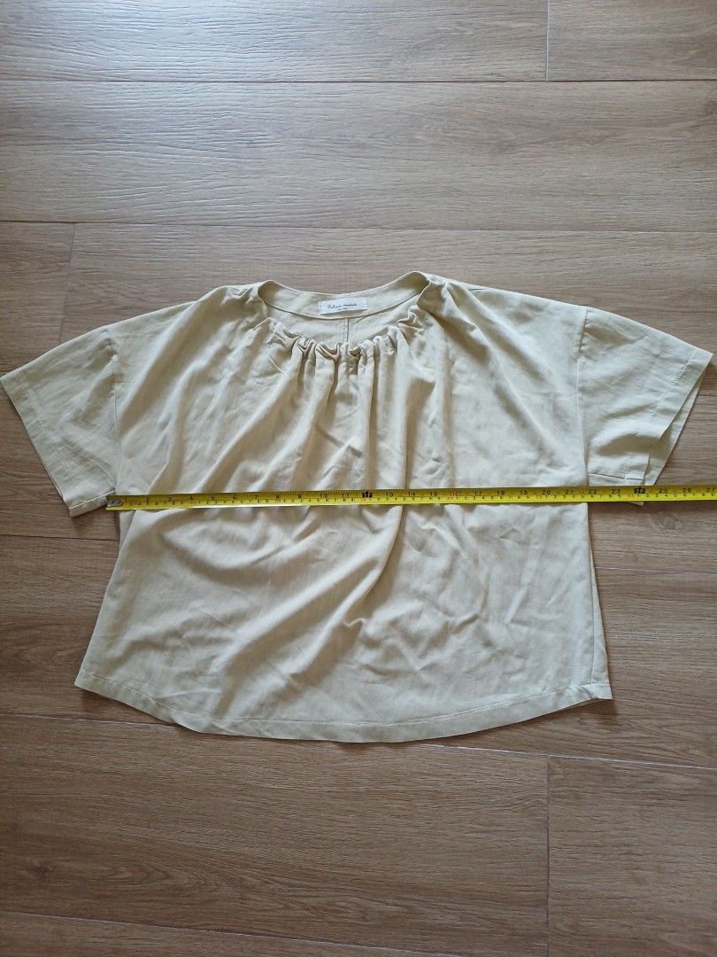 Hakuna malala （分類：T-shirt）位於 Hong Kong。 由 rainyhahaha 提交（商品編號 1447722221，圖片 1）。簡介： 休閒舒適 服 ，幾乎全身新,韓國製造。