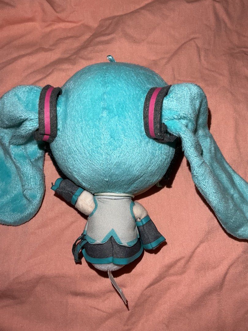 Hatsune Miku Plush Toy (Category: Plushies & Soft Toys) located in Marikina City. Submitted by raikee (Listing ID 1447806604, Image 2). Description: - Cute Hatsune Miku plush toy - Brand new with tag still attached - Approximately 6-7 inches - A must-have for any Hatsune Miku fan! -Ma maliit n butas yung etiketa. (See photo) Mop:Gcash or Maya Mod: Jnt or Lalamove (sf/df shouldered by buyer).