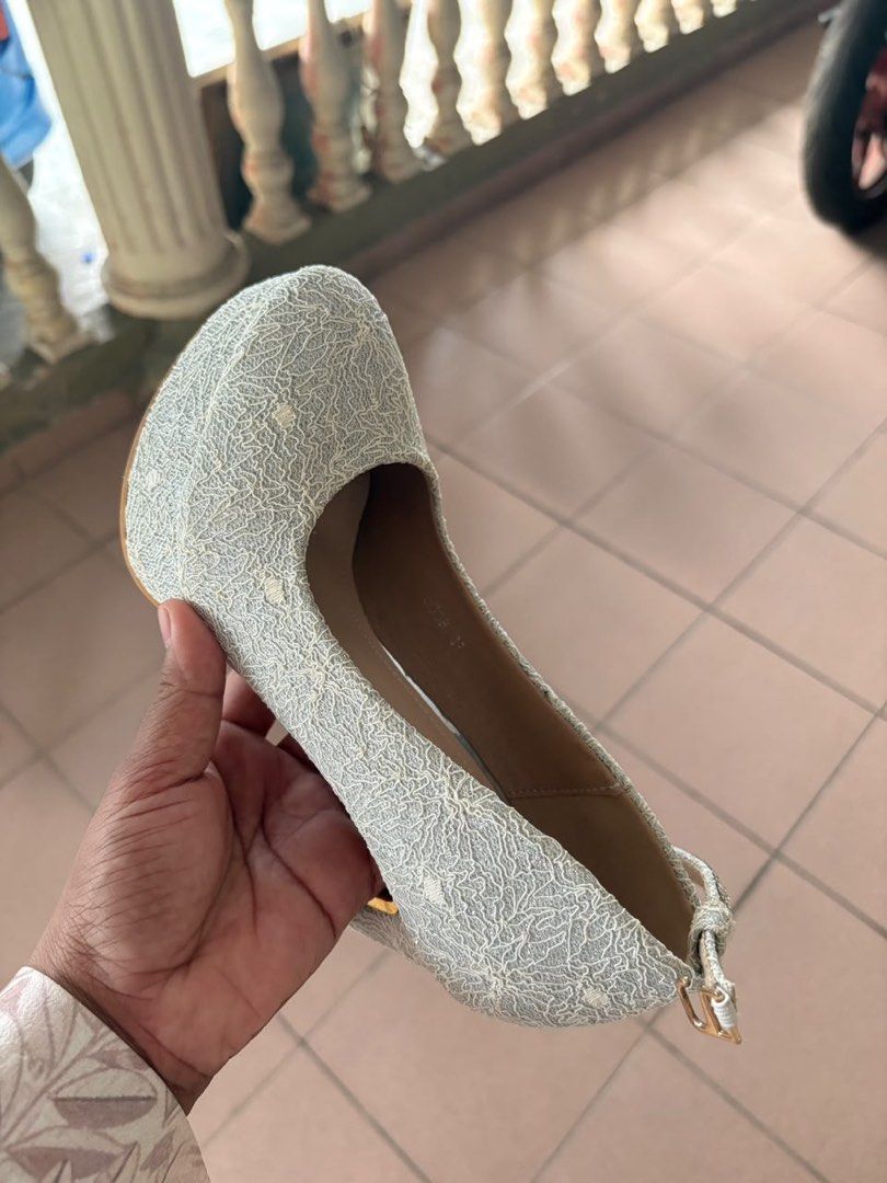 Heel Nikah Sanding (Category: Heels) located in Shah Alam. Submitted by missnoh (Listing ID 1447790952, Image 2). Description: Beli tapi tak pernah pakai. COD KLANG- KAMPUNG DELEK Silver Lace Platform Heels with Ankle Strap- Elegant silver lace heels - Features a stylish platform sole - Sparkly ankle strap for a secure and glamorous fit - Comfortable chunky heel, perfect for dancing - Ideal for parties, weddings, and special occasions - Sold as a