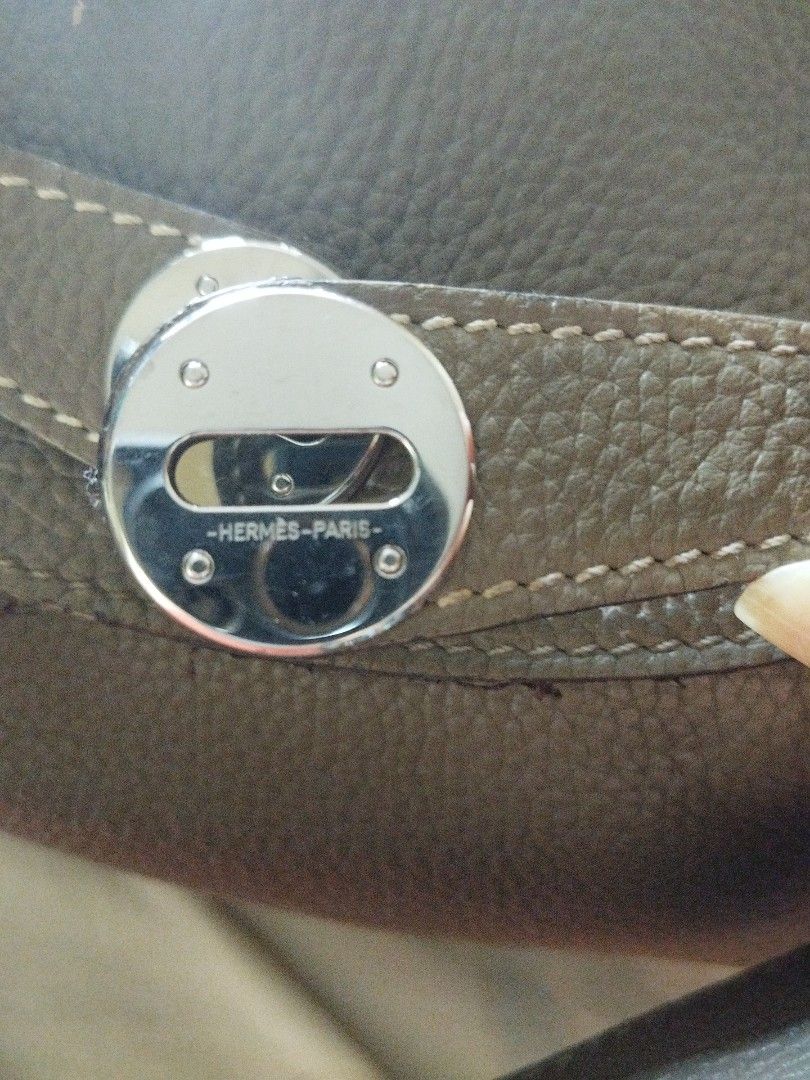 Hermes lindy (Category: Luxury Bags & Wallets) located in Makati City. Submitted by fiercewind.7bf54e (Listing ID 1447880286, Image 2). Description: leather coded riri underzip sign of use only .