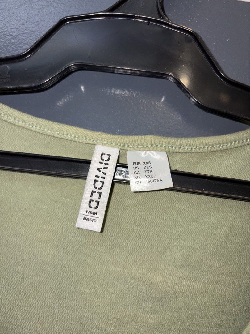 H&M Divided Basic Croptop (Category: Shirts) located in Tarlac. Submitted by zyrnn_ (Listing ID 1447817708, Image 2). Description: 🌸 PRELOVED 🌸 XXS ON TAG CAN FIT UP TO XS USED ONCE‼️ 📍TARLAC / PAMPANGA .