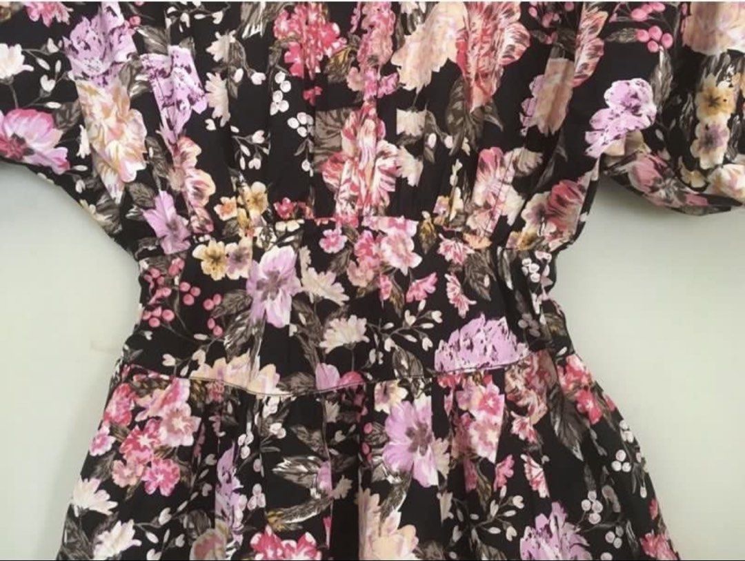 H&M Floral Dress (Category: Dresses) located in Manila. Submitted by switchtosave (Listing ID 1447839854, Image 2). Description: .
