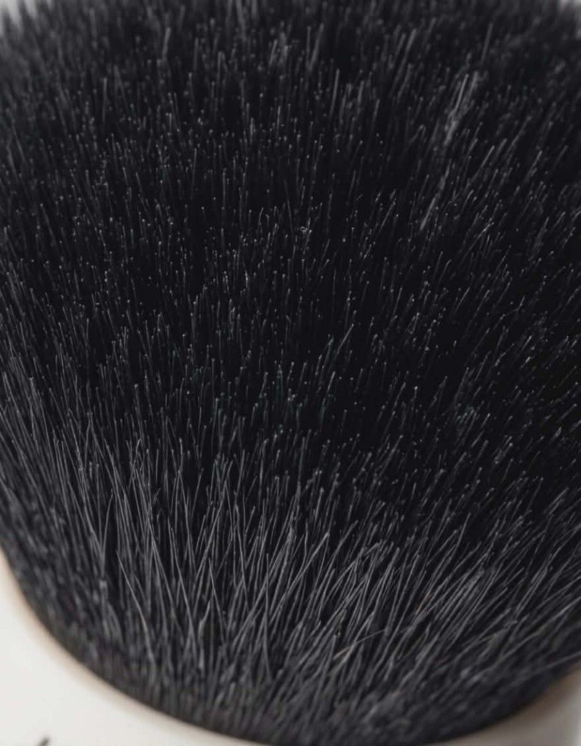 H&M Kabuki Brush for Face Makeup (Category: Makeup) located in Manila. Submitted by azenithbch88104 (Listing ID 1447684579, Image 2). Description: - H&M Kabuki Brush - Ideal for powder, blush, and contour application - Features soft bristles for a smooth, flawless finish - Compact size, perfect for on-the-go touch-ups - A must-have for any makeup bag.