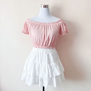 (Category: ) located in . Submitted by rosywardrobe (Listing ID 1447809340, Image 1). Description: .