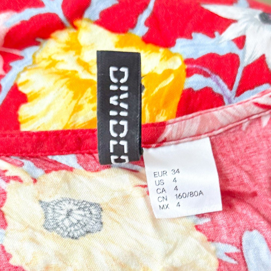H&M Red Floral Crop Top (Category: Others Tops) located in Antipolo. Submitted by rosywardrobe (Listing ID 1447809180, Image 2). Description: 🎀 MAKE READING A HABIT 🎀 • No order form, no reservation! • Strictly 1 day reservation • Payment first before order processing • No return, No exchange • Don’t make an offer if you’re not 100% sure • No shipping every weekends — PAYMENT CHANNELS — • GCash • Gotyme • Maya • BDO • BPI • Unionbank — DELIVERY