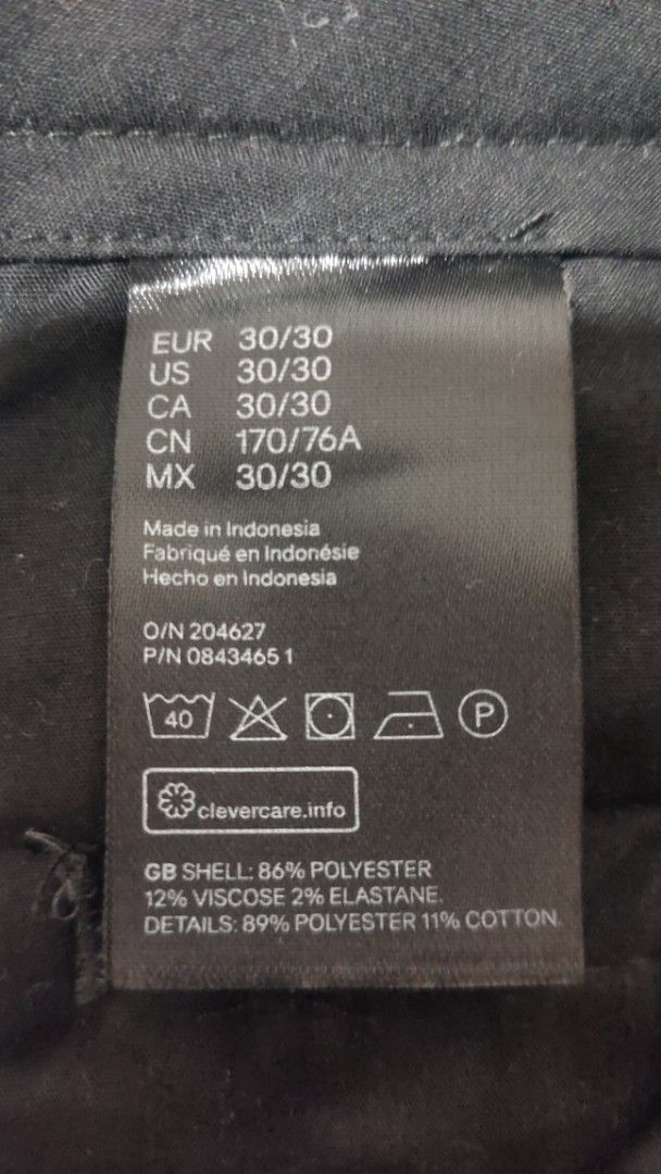 H&M Skinny Fit Checked Trousers (Category: Trousers) located in Quezon City. Submitted by methodstudios (Listing ID 1447810213, Image 3). Description: - H&M Grey Checked Skinny Fit Trousers - Size: 30/30 - Made in Indonesia - Ideal for smart casual or work wear - Selling as a friend is clearing out their wardrobe.