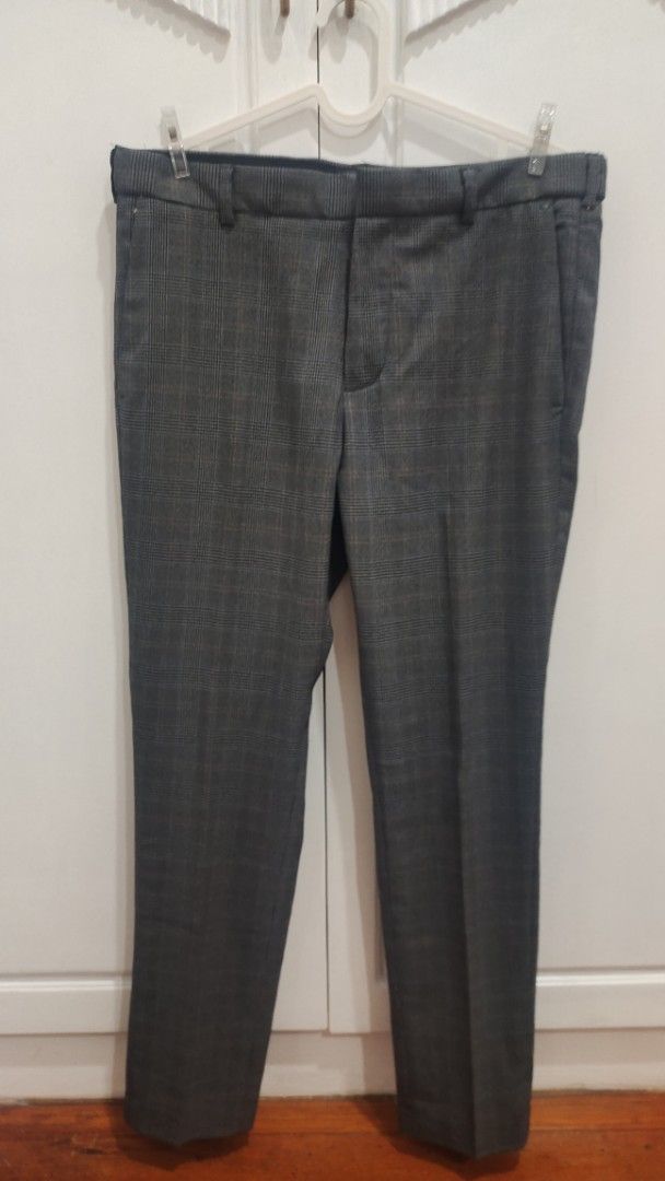 H&M Skinny Fit Checked Trousers (Category: Trousers) located in Quezon City. Submitted by methodstudios (Listing ID 1447810213, Image 1). Description: - H&M Grey Checked Skinny Fit Trousers - Size: 30/30 - Made in Indonesia - Ideal for smart casual or work wear - Selling as a friend is clearing out their wardrobe.