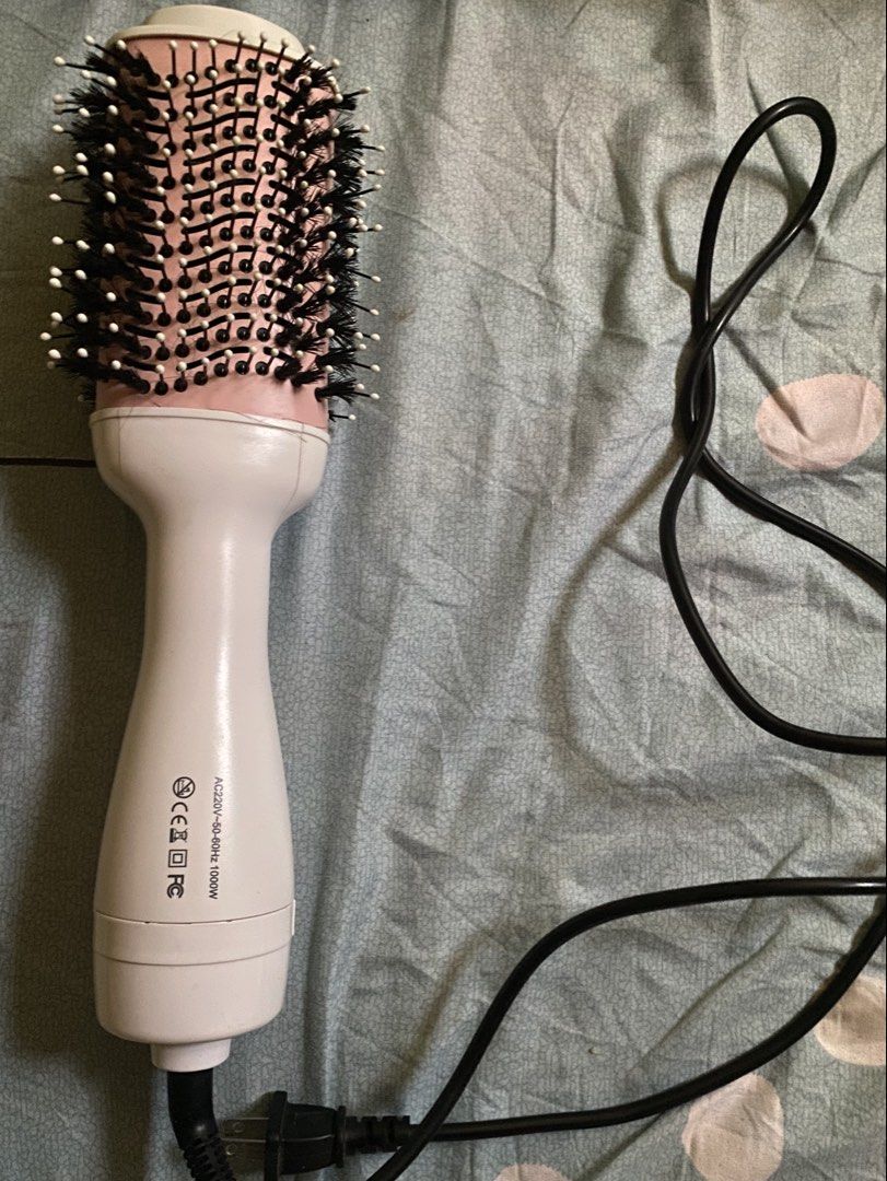HODEKT hair blower brush (Category: Hair) located in Roxas. Submitted by laiii__ (Listing ID 1447734522, Image 2). Description: no issue last price na po yan rfs: embracing my curls.