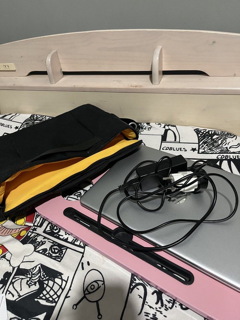 HP Laptop with Charger and Bag (Category: Laptop Bags & Sleeves) located in Valenzuela. Submitted by absiddy_. (Listing ID 1447878876, Image 2). Description: - Silver HP Laptop Rfs- will switch to ipad, -di masyadong used hence, it works good pa - good condition mabilis pa and ung problem lang is nakabaon ung shift button - can be used for 4-5 hrs straight di sya mabilis malowbat -bought sa kuwait for 30k -may keyboard backlight din so pedeng gam