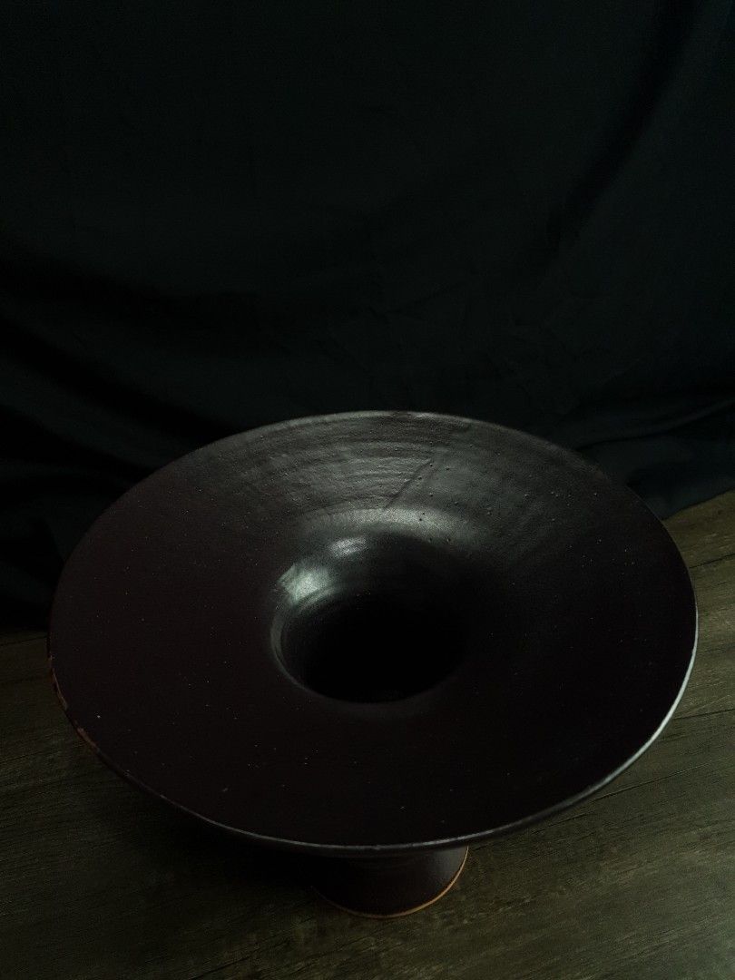 Ikenobo Ikabana Stoneware Fluted Vase (Category: Vases & Decorative Bowls) located in Pasay City. Submitted by thepickypicker (Listing ID 1447881414, Image 2). Description: Ikenobo Ikabana Stoneware Fluted Vase P1,250 Size: 8 1/8 tall, 10 5/8 wide.
