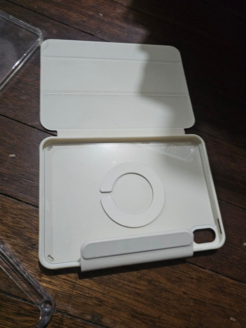 Ipad mini casings all in (Category: Cases & Sleeves) located in Manila. Submitted by onlinesmartshopping12 (Listing ID 1447818534, Image 2). Description: all in 4 pieces no issue.