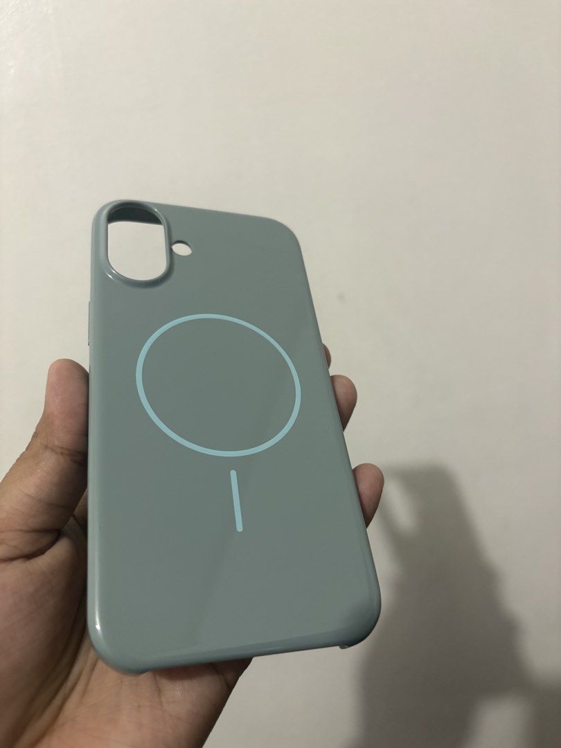 Iphone 16+ Beats Case with Magsafe (Category: Cases & Sleeves) located in Apalit. Submitted by trishy.stuff (Listing ID 1447789116, Image 2). Description: - original price roughly ₱2,800 - no scratch or dents - just a yellow stain inside of the case but magsafe still works perfectly - will sell ₱1,350 (negotiable) mop: gcash or maribank mod: jnt sf will be shouldered by the buyer dm for more info :).