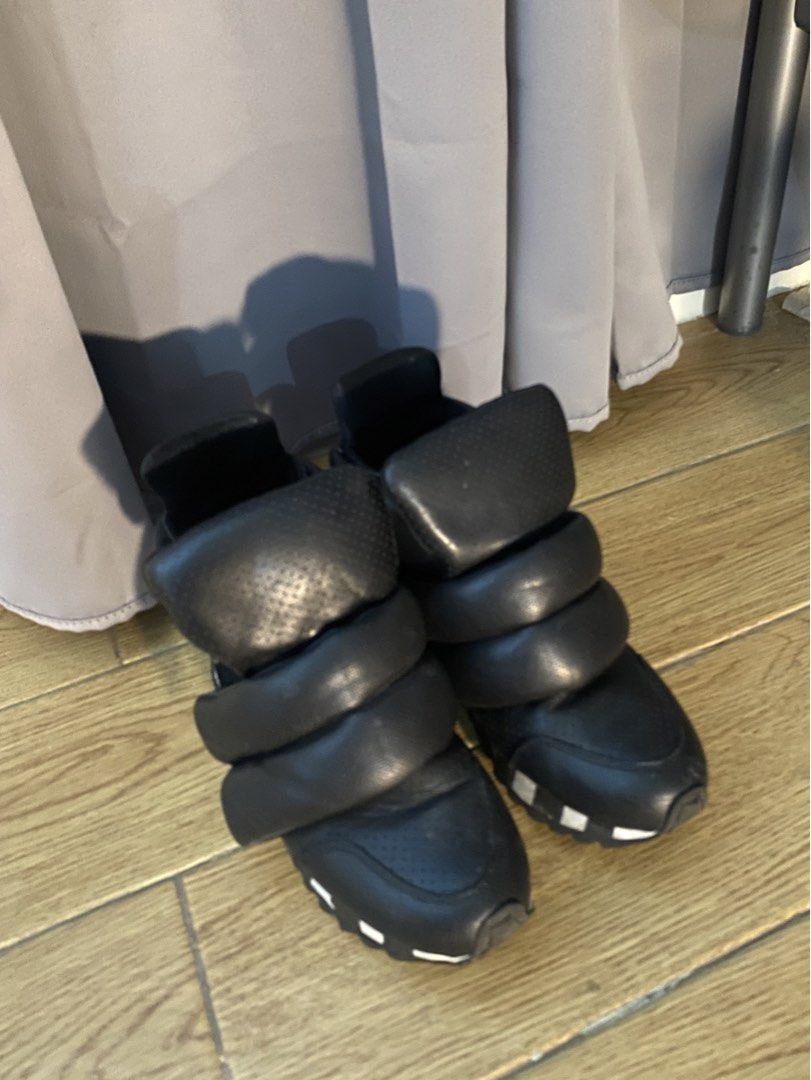 Isabel Marant Dupe Black Wedge Sneakers (Category: Sneakers) located in Makati City. Submitted by basedg0d (Listing ID 1447783615, Image 2). Description: 24cm Fits 37-37 1/2 tags: marant, y2k, emo, fatal frame, dark coquette, grunge, gothic, leather shoes, gyaru.
