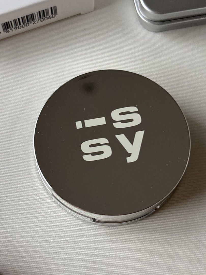 Issy bronzer in molten (Category: Makeup) located in Quezon City. Submitted by bny.apprl (Listing ID 1447683745, Image 1). Description: Issy molten bronzer.