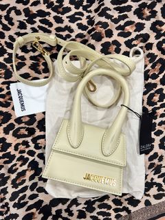 (Category: ) located in . Submitted by room.fashion (Listing ID 1447818145, Image 1). Description: .