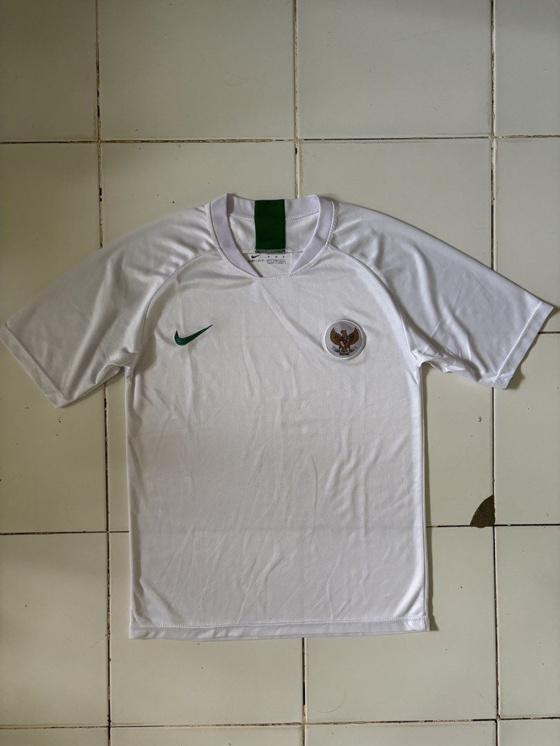 Jersey timnas Indonesia away 2018 (Kategori: Baju Olahraga) berada di Merangin. Dikirim oleh jersey_medioker (ID iklan 1447800377, Gambar 1). Deskripsi: Ld 46 P 69.