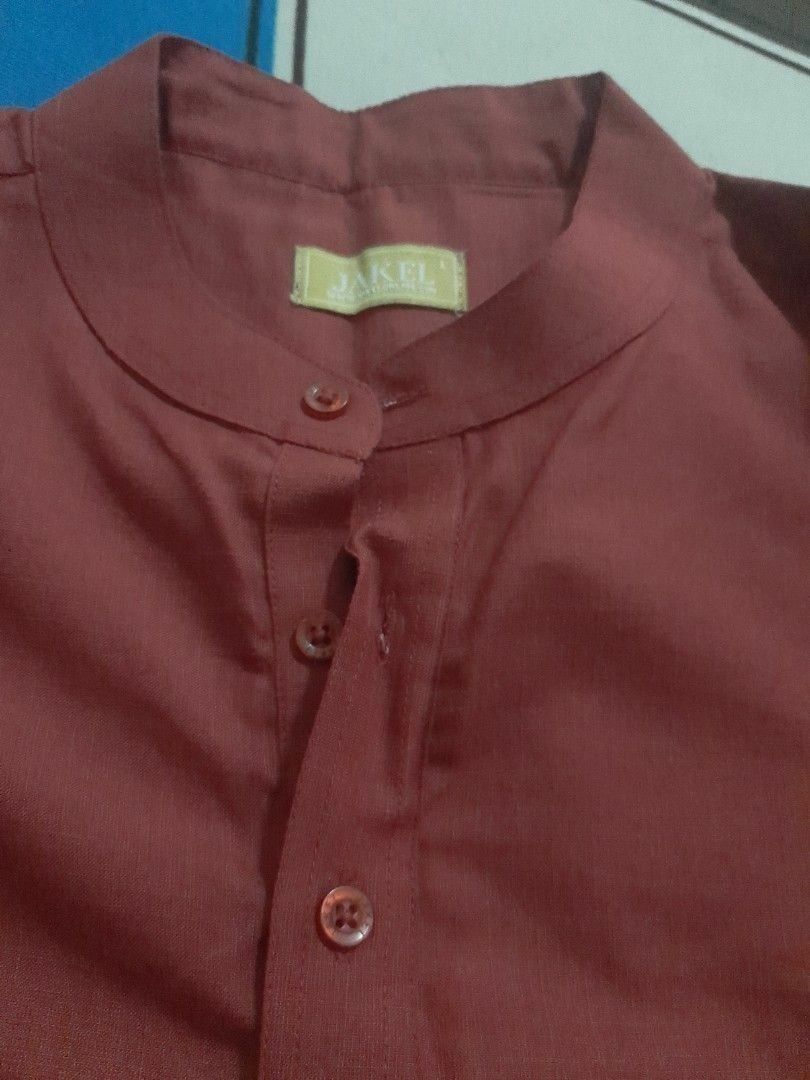 Kurta jakel (Category: Baju Melayu) located in Petaling Jaya. Submitted by farisamri03 (Listing ID 1447683082, Image 3). Description: kurta jakel maroon color. size l. Long sleeve..