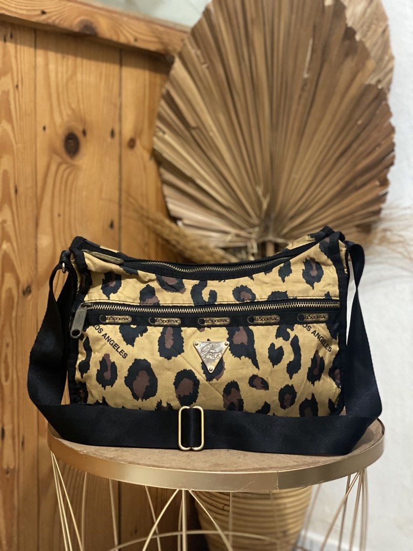 Leaportsac los angeles series (Kategori: Tas & Dompet Wanita) berada di Jakarta Selatan. Dikirim oleh fandorastore (ID iklan 1447866596, Gambar 1). Deskripsi: Lesportsac los angeles Very good condition Hrga blm termasuk ongkir dari batam.
