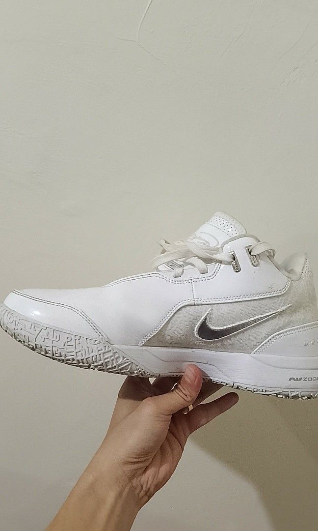 Lebron nxxt gen ampd ep (Category: Sneakers) located in Manila. Submitted by jhude_14 (Listing ID 1447834356, Image 2). Description: Lebron nxxt white basketball shoes pwede sa maselan good condition sizes indicated sa box.