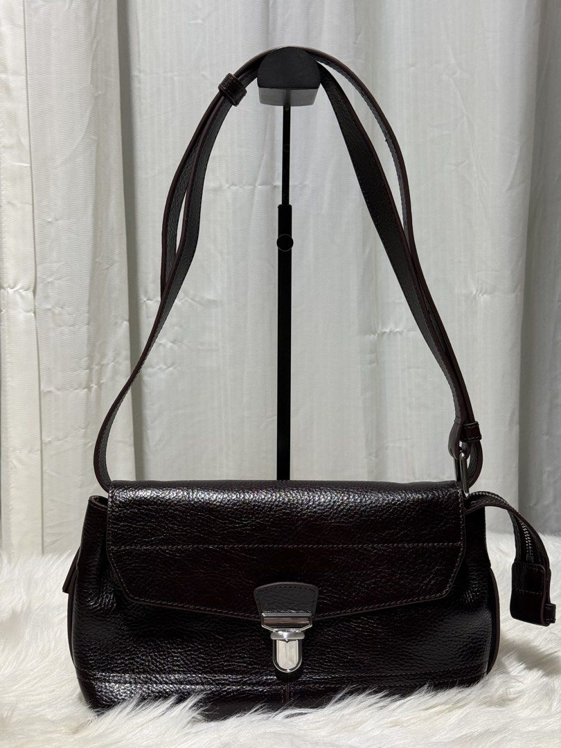 Lemaire small Gear bag in leather (Category: Luxury Bags & Wallets) located in Manila. Submitted by shoulderfashion (Listing ID 1447832499, Image 1). Description: .