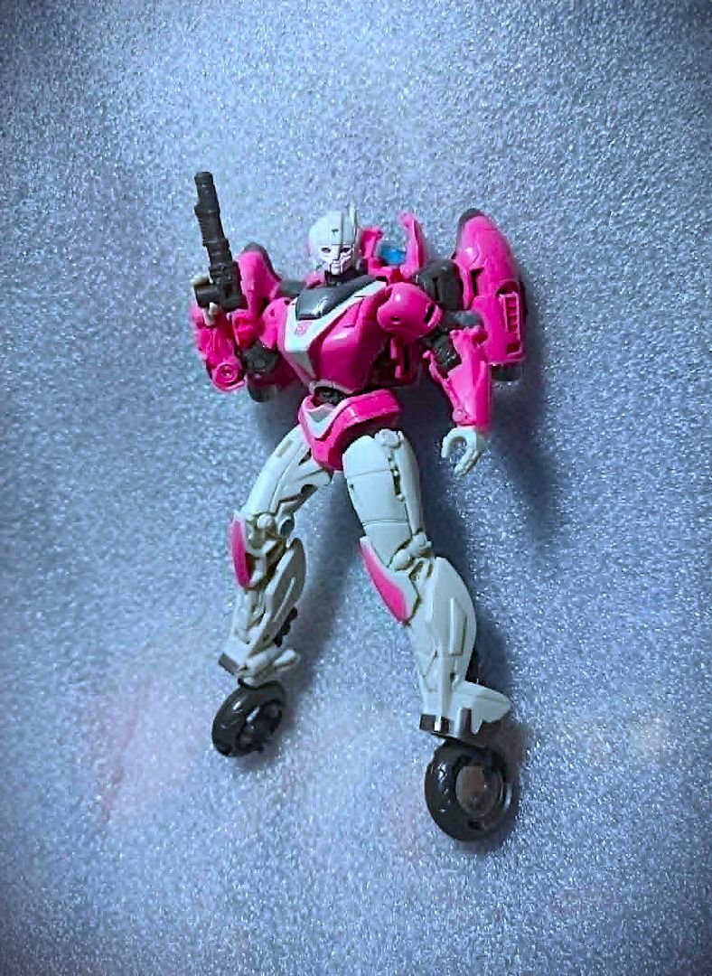 Loose SS85 ARCEE Deluxe Hasbro Autobot Transformers (Category: Figurines & Statues) located in Pasay City. Submitted by Chariselyn (Listing ID 1447711465, Image 1). Description: Loose SS85 ARCEE (1,600+sf) Deluxe Hasbro Autobot Transformers Series: Movie - Bumblebee, 2018 Scale: 6 inches Stock: 1 Issues: 0 Condition: 10/10 Accessories: with 1 weapon only, no manual Mode of Payment: GCash or through your rider Shipping options: Payment first befor