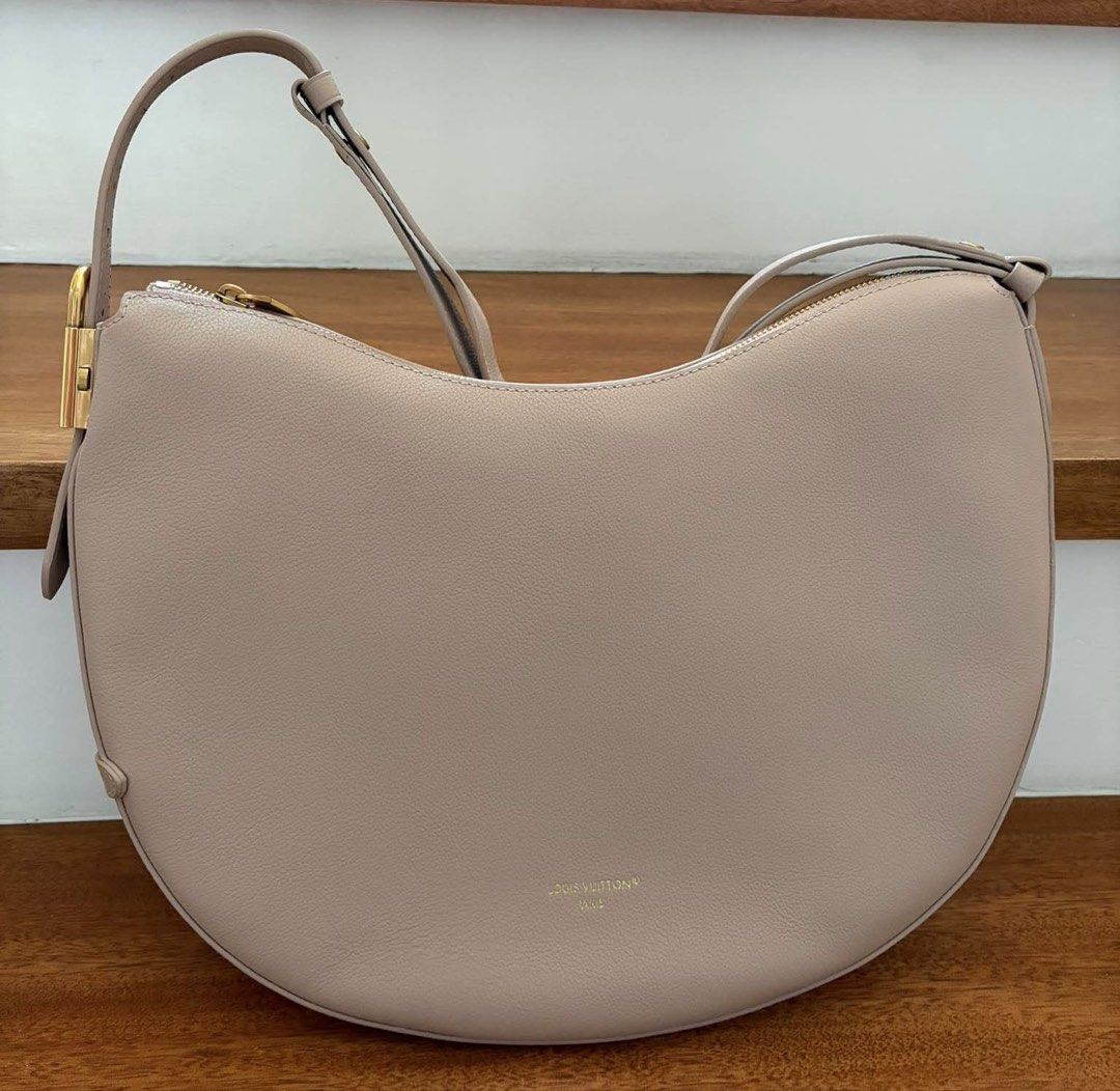 📍LV croissant (Category: Luxury Bags & Wallets) located in Manila. Submitted by luxxevintage_reg (Listing ID 1447724507, Image 1). Description: .
