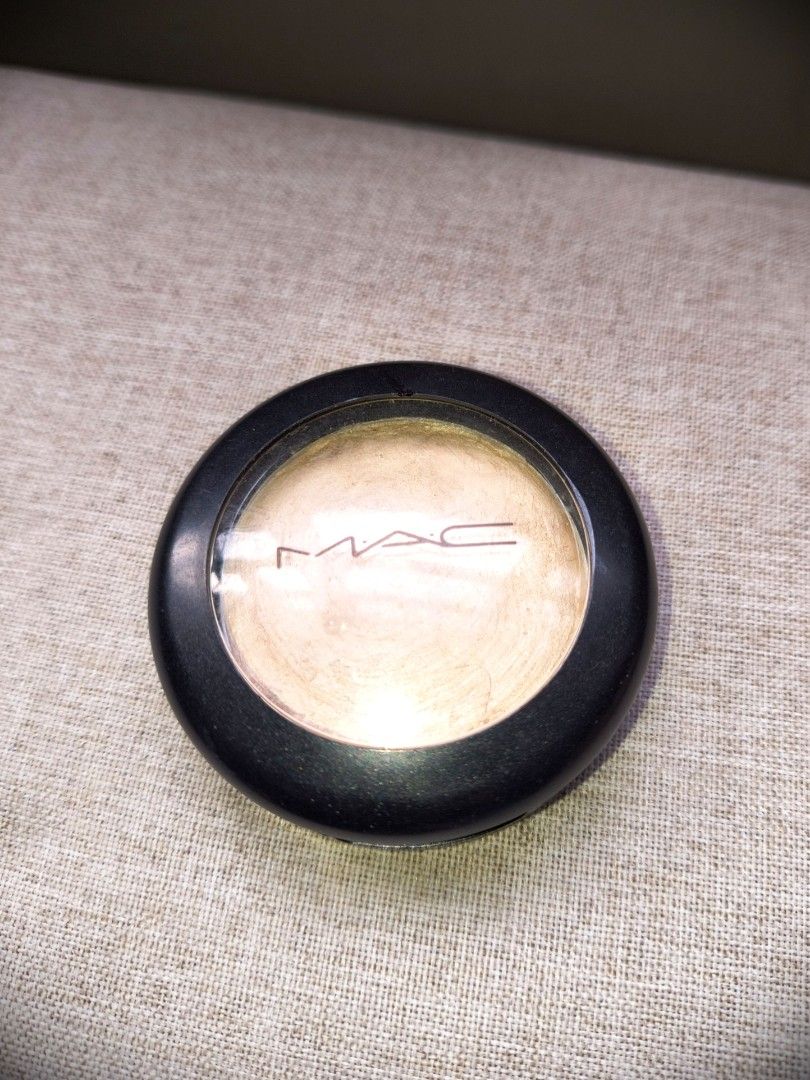 MAC cream color base dewy highlighter - Pearl (Category: Makeup) located in Quezon City. Submitted by drkco (Listing ID 1447737921, Image 3). Description: 💯Authentic! shade - PEARL dewy look! used twice, for shoots.