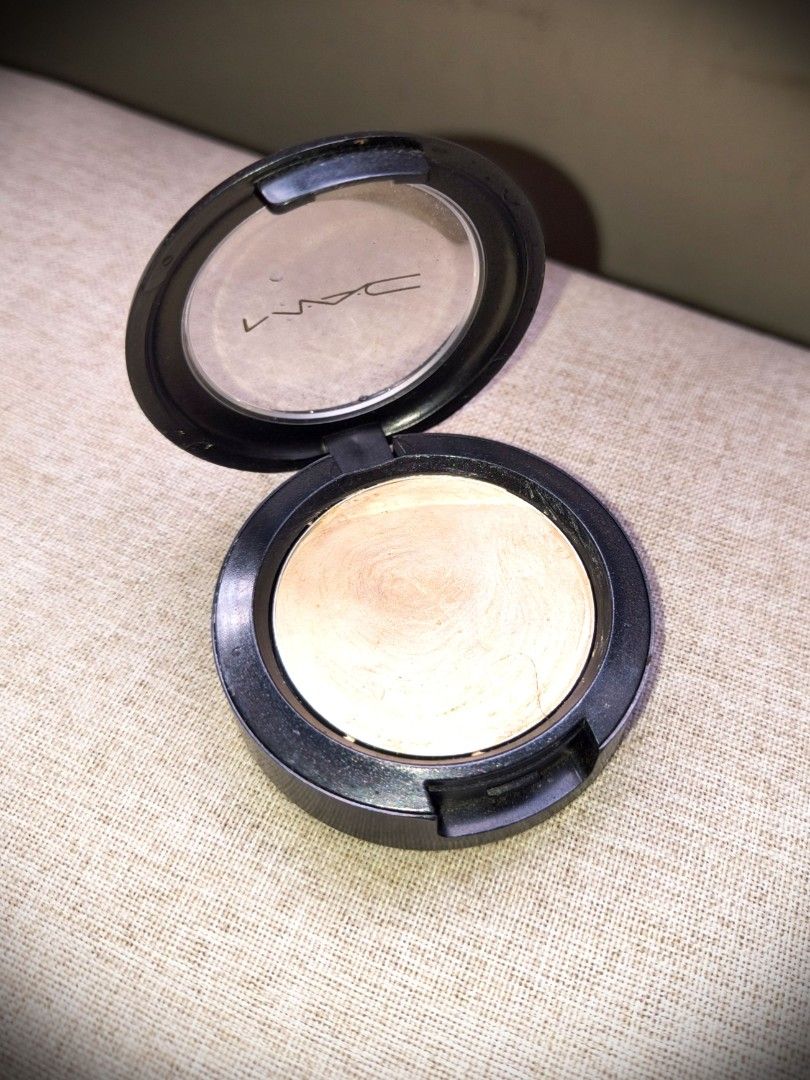 MAC cream color base dewy highlighter - Pearl (Category: Makeup) located in Quezon City. Submitted by drkco (Listing ID 1447737921, Image 1). Description: 💯Authentic! shade - PEARL dewy look! used twice, for shoots.