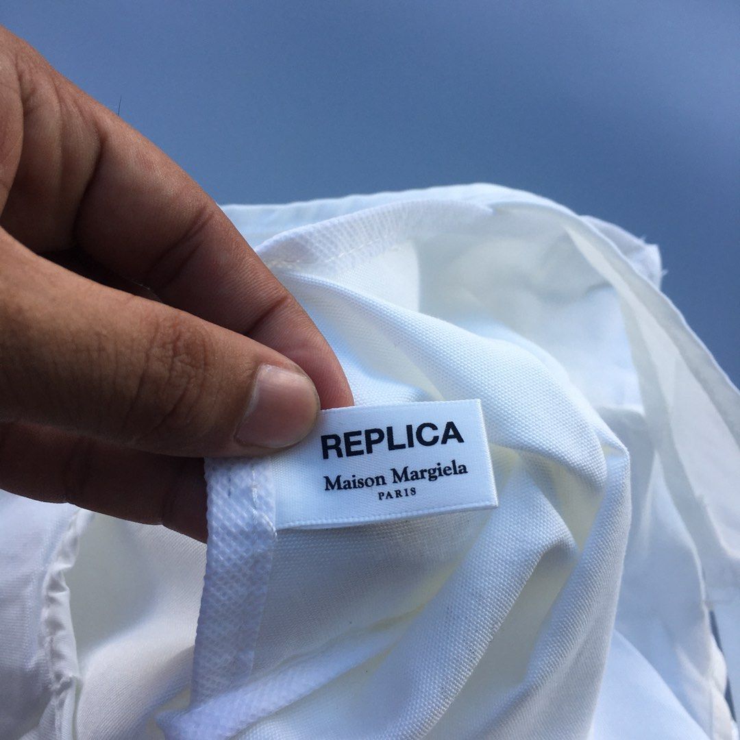 MAISON MARGIELA - REPLICA TOTEBAG AUTHENTIC (Category: Luxury Bags & Wallets) located in Bacolod City. Submitted by mic_moneyyyyy (Listing ID 1447837750, Image 3). Description: MAISON MARGIELA - REPLICA TOTEBAG Size : W15 L12 Condition : Pristine Marteial : Polyester No issue need clean .