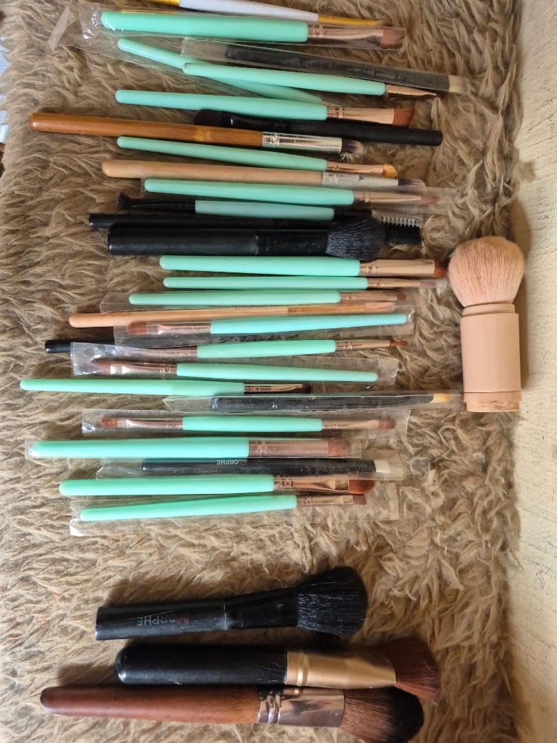 Make up brushes (Category: Makeup) located in Manila. Submitted by jemamu (Listing ID 1447750489, Image 2). Description: Make up brushes some used, some never been used. stocked only.