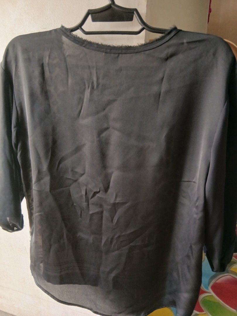MANGO Suit Blouse (Category: Longsleeves) located in Paranaque City. Submitted by brighttree_0e1521 (Listing ID 1447728356, Image 2). Description: .