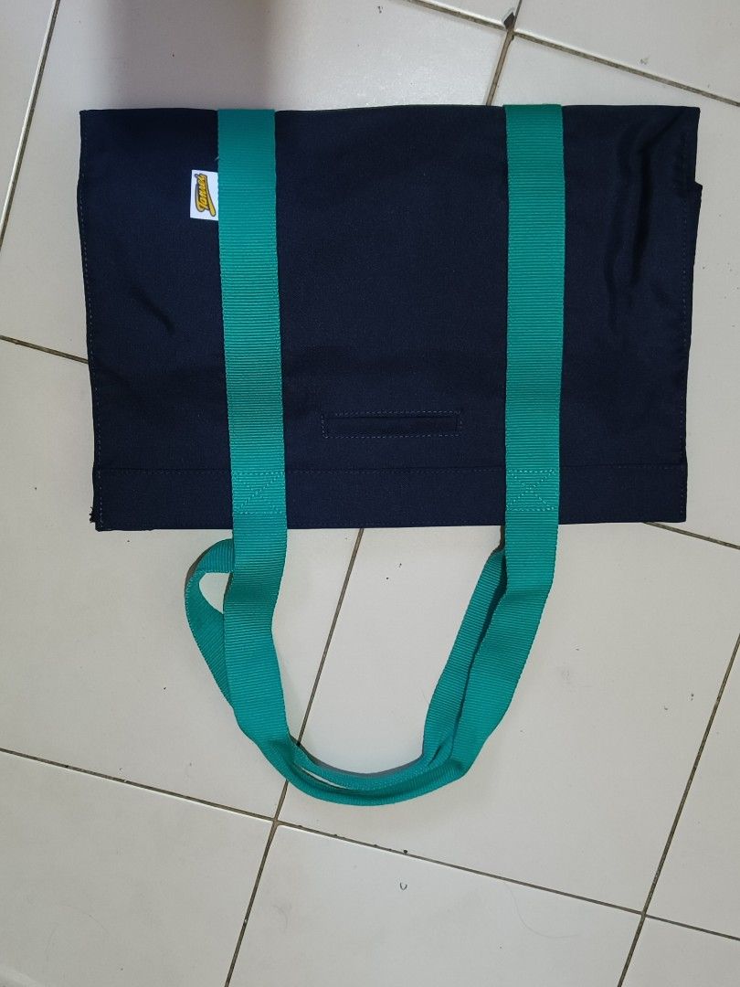 Mariners Navy Blue Tote Bag with Teal Straps (Category: Tote Bags) located in Manila. Submitted by bigtym.picker (Listing ID 1447705317, Image 2). Description: - Navy blue tote bag - Teal straps - Mariners logo on front - Multiple interior compartments for organization - Snap button closure - Ideal for everyday use or shopping.