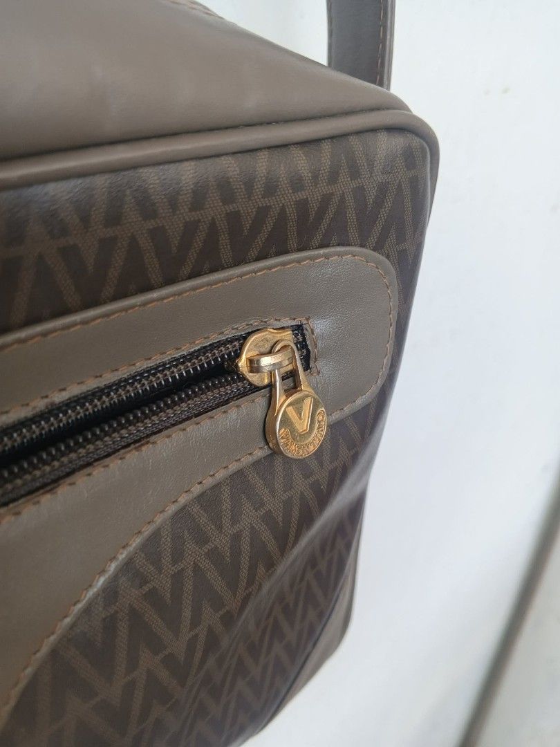 Mario valentino (Category: Luxury Bags & Wallets) located in Manila. Submitted by tonyhawk0592 (Listing ID 1447688001, Image 3). Description: .