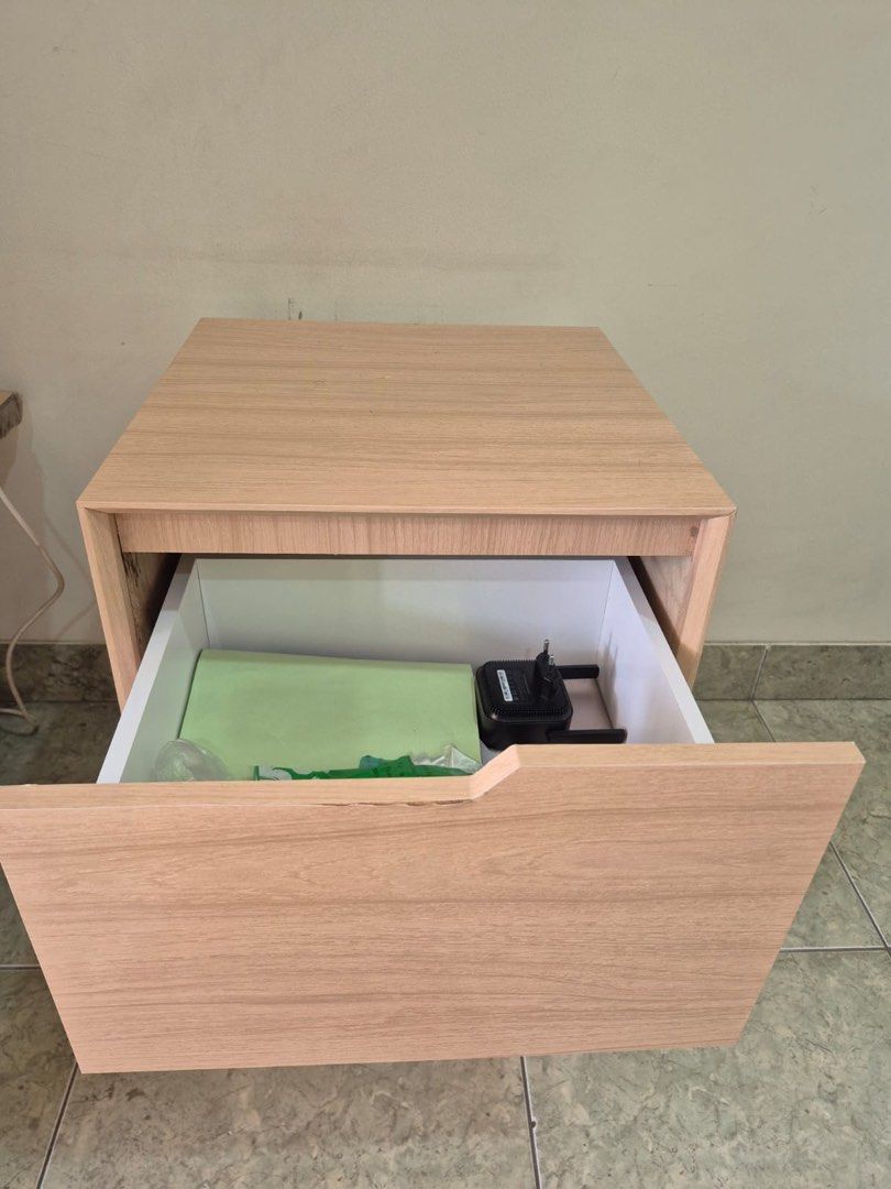 MEJA NAKAS MINIMALIS MODERN KAMAR TIDUR (Kategori: Perabotan Rumah) berada di Jakarta Barat. Dikirim oleh calistine (ID iklan 1447740703, Gambar 2). Deskripsi: ukuran 40x40x55 nyaris seperti baru .