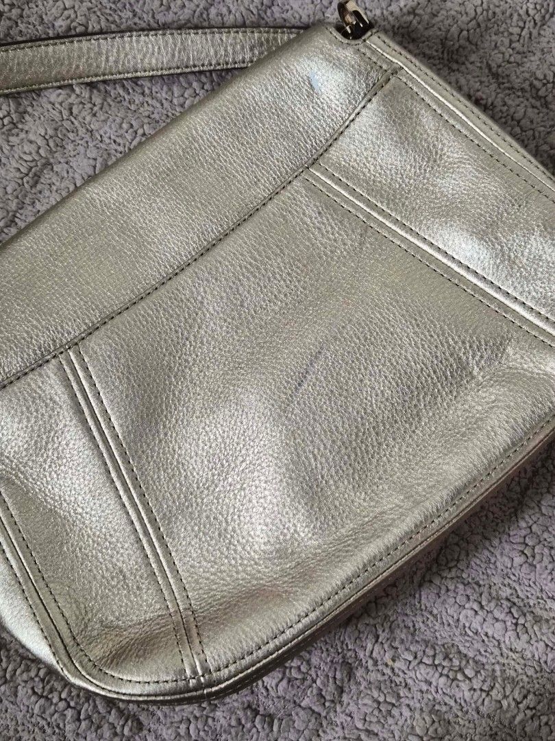 Michael Kors Metallic Gold Leather Shoulder Bag (Category: Luxury Bags & Wallets) located in Manila. Submitted by melvinchry47882 (Listing ID 1447703291, Image 2). Description: - Michael Kors shoulder bag - Metallic gold leather - Iconic MK logo charm - Interior MK logo lining - One interior zip pocket - Adjustable strap - Ideal for everyday wear.