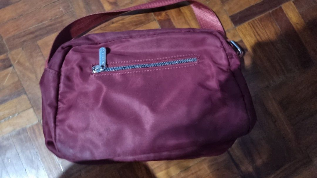 Michaela Maroon Quilted Crossbody Bag with Adjustable Strap (Category: Cross-body Bags) located in Manila. Submitted by yellowfaust (Listing ID 1447851263, Image 2). Description: - Stylish maroon crossbody bag - Features two quilted front pockets - Main compartment with secure zip closure - Additional back pocket with zip closure - Adjustable strap for comfortable wear - Ideal for everyday use - Spacious interior for your essentials Flaws: Zipper