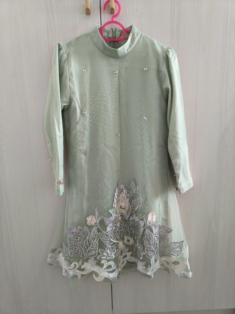 Minaz kids (Category: Babies & Kids Fashion) located in Tuaran. Submitted by sanmaa (Listing ID 1447746275, Image 1). Description: Minaz kids colour mint green size M .