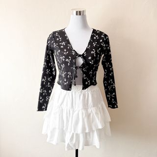 (Category: ) located in . Submitted by rosywardrobe (Listing ID 1447833810, Image 1). Description: .