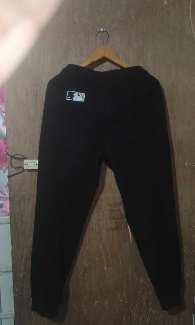 MLB New york Yankees (embossed print) (Category: Joggers) located in Rizal. Submitted by daangbakalthrift. (Listing ID 1447844884, Image 2). Description: For sale 🏷️ MLB New york Yankees (embossed print) Color solid triple black ⚫ Jogger pants Size large on tag W 30-38 L 38 Color rate 9.8/10 or better Condition excellent No issues Mine 500+sf Location Rodriguez rizal 📌 Dm for more details thanks 🙏🏻.