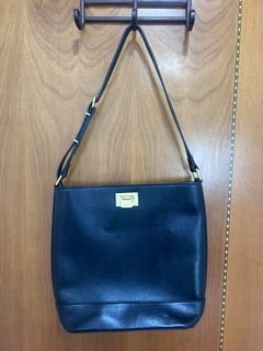 (Category: ) located in . Submitted by happi_thriftz (Listing ID 1447743570, Image 1). Description: .